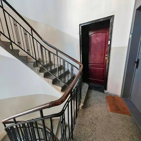 1-br София